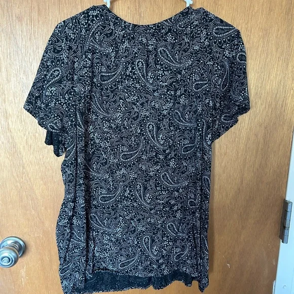 Old Navy Black Paisley Women's Top - Picture 2 of 4